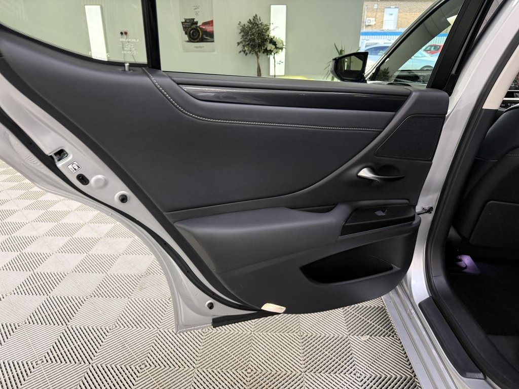 Used Lexus ES 2019 for sale - 77835511: Photo 18