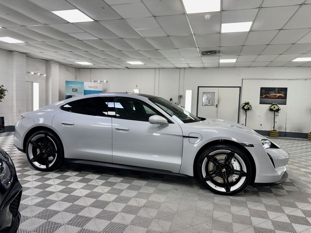 Used Porsche Taycan 2021 for sale - 77370040: Photo 10