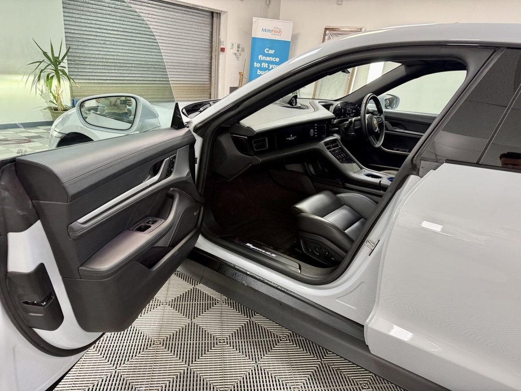 Used Porsche Taycan 2021 for sale - 77370040: Photo 18