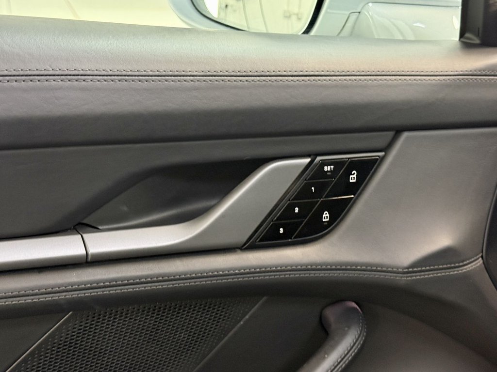 Used Porsche Taycan 2021 for sale - 77370040: Photo 23