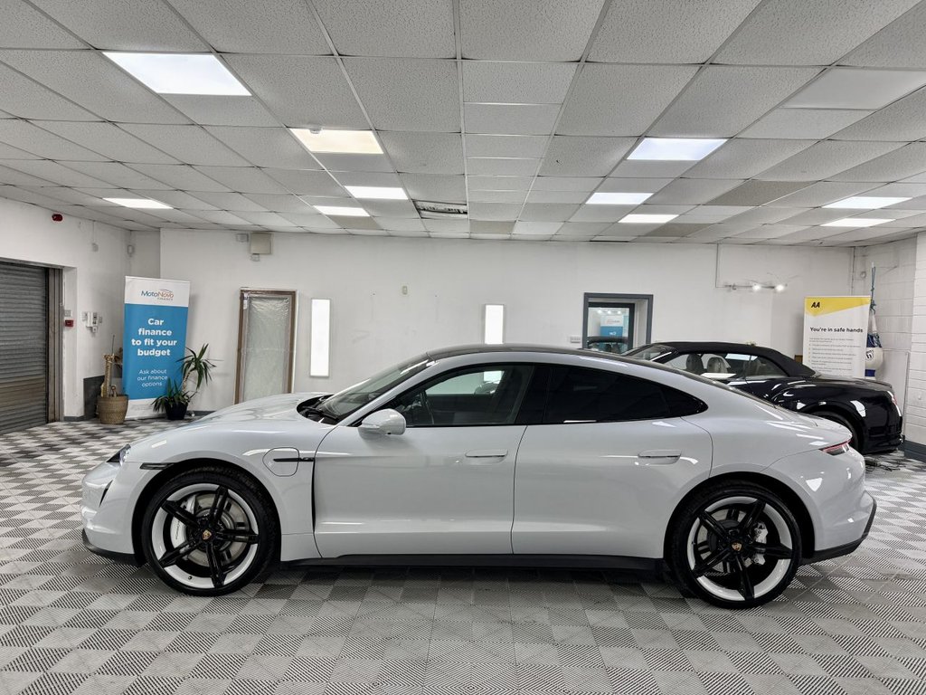 Used Porsche Taycan 2021 for sale - 77370040: Photo 9
