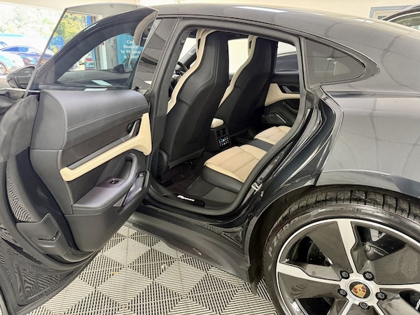 Used Porsche Taycan 2020 for sale - 76039872: Photo 26