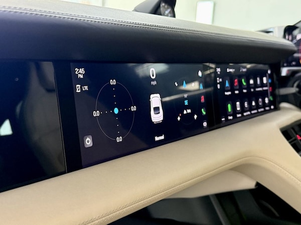 Used Porsche Taycan 2020 for sale - 76039872: Photo 39