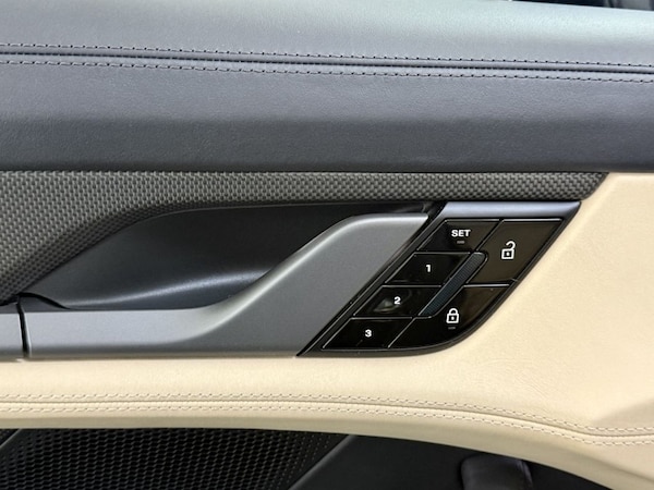 Used Porsche Taycan 2020 for sale - 76039872: Photo 40