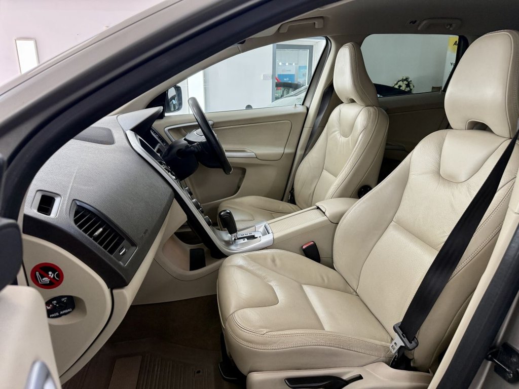 Used Volvo XC60 2011 for sale - 78134486: Photo 2