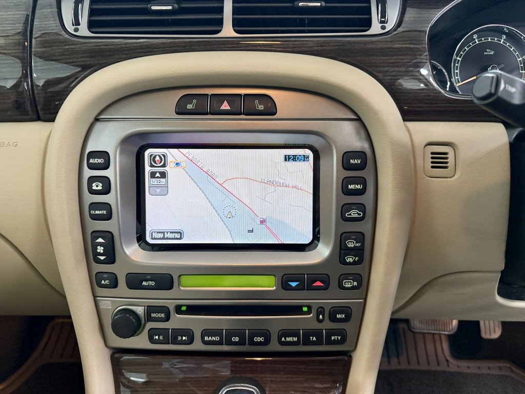 Used Jaguar X-Type 2009 for sale - 76256480: Photo 32