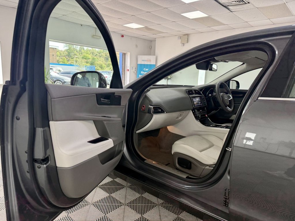 Used Jaguar XE 2017 for sale - 76118943: Photo 18