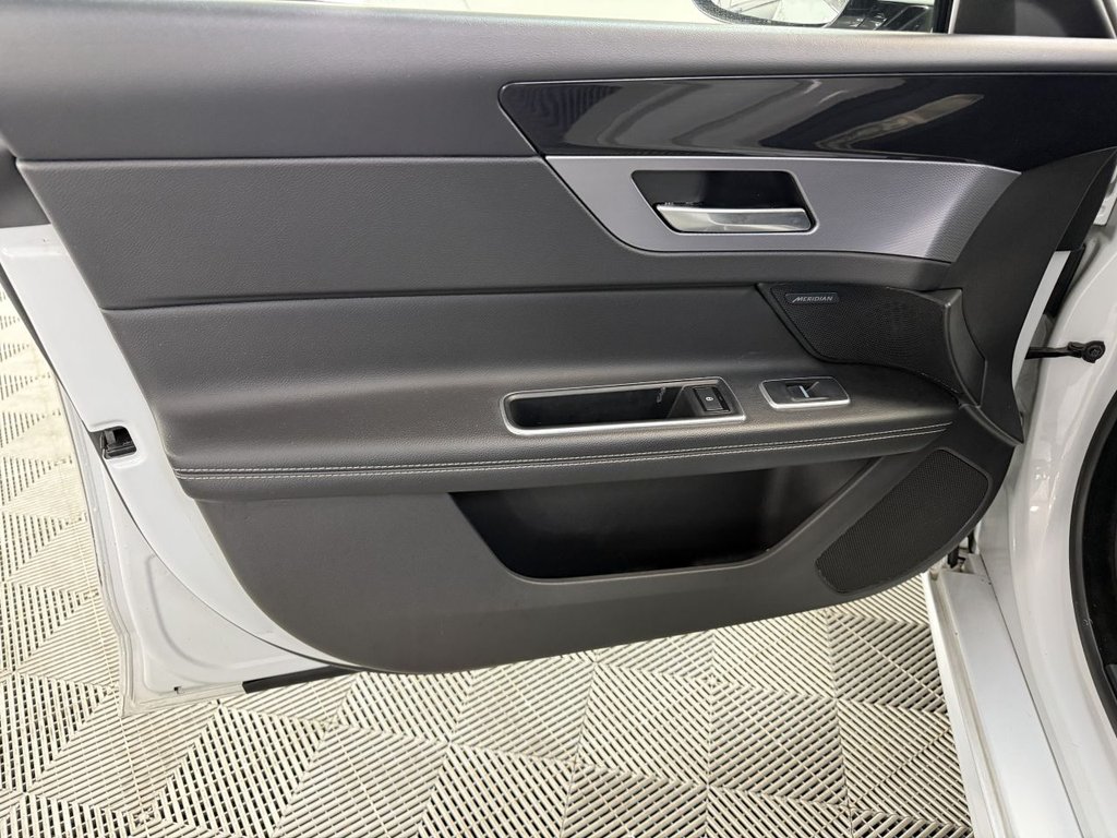 Used Jaguar XF 2016 for sale - 76910367: Photo 24