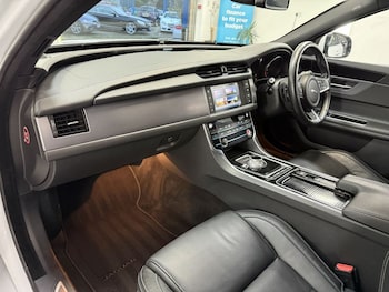 Used Jaguar XF 2016 for sale - 76910367: Photo