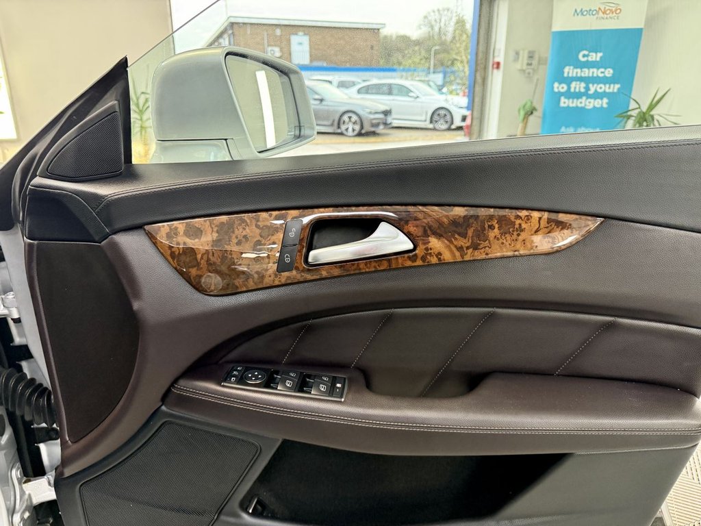 Used Mercedes-Benz CLS 2011 for sale - 77341764: Photo 32