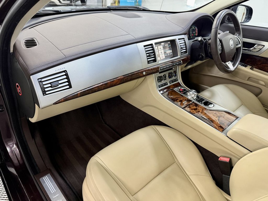 Used Jaguar XF 2012 for sale - 76883599: Photo 2