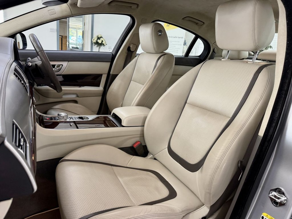 Used Jaguar XF 2012 for sale - 76323326: Photo 2