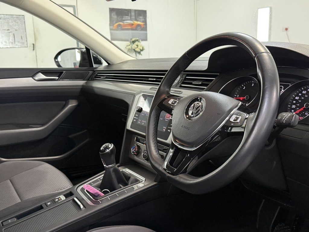 Used Volkswagen Passat 2019 for sale - 77275913: Photo 2