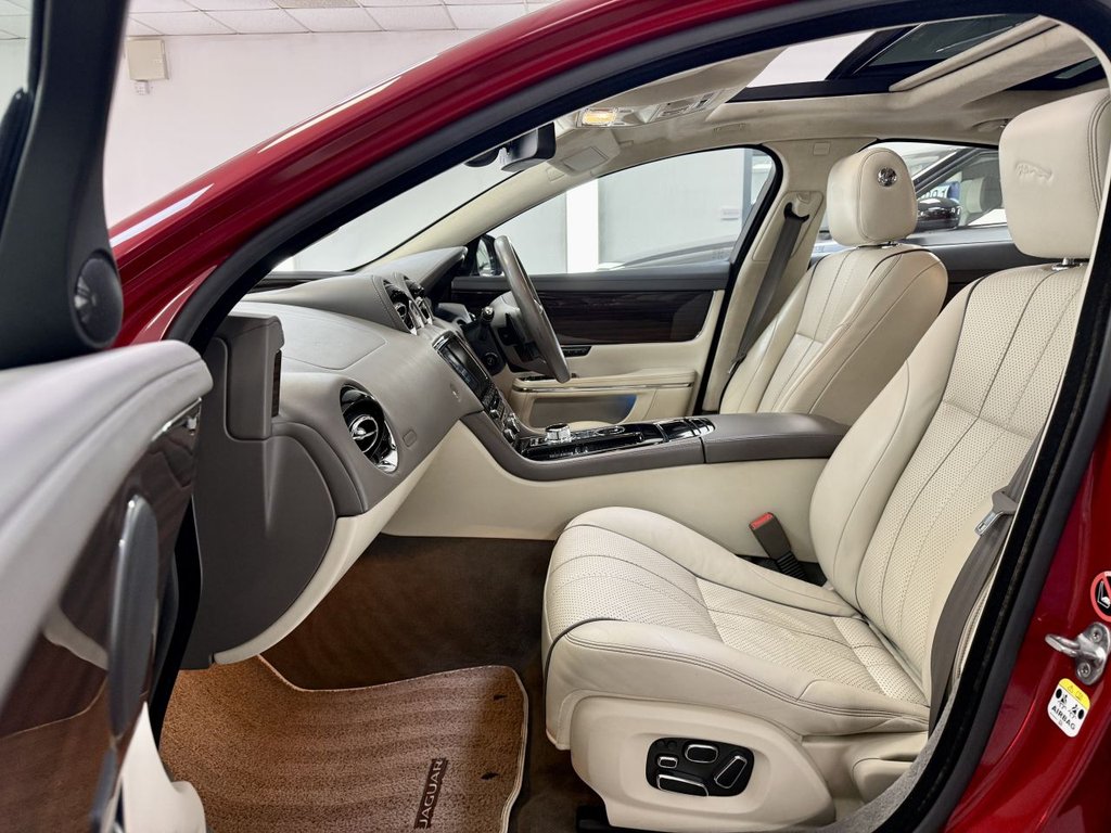 Used Jaguar XJ 2014 for sale - 76535979: Photo 2