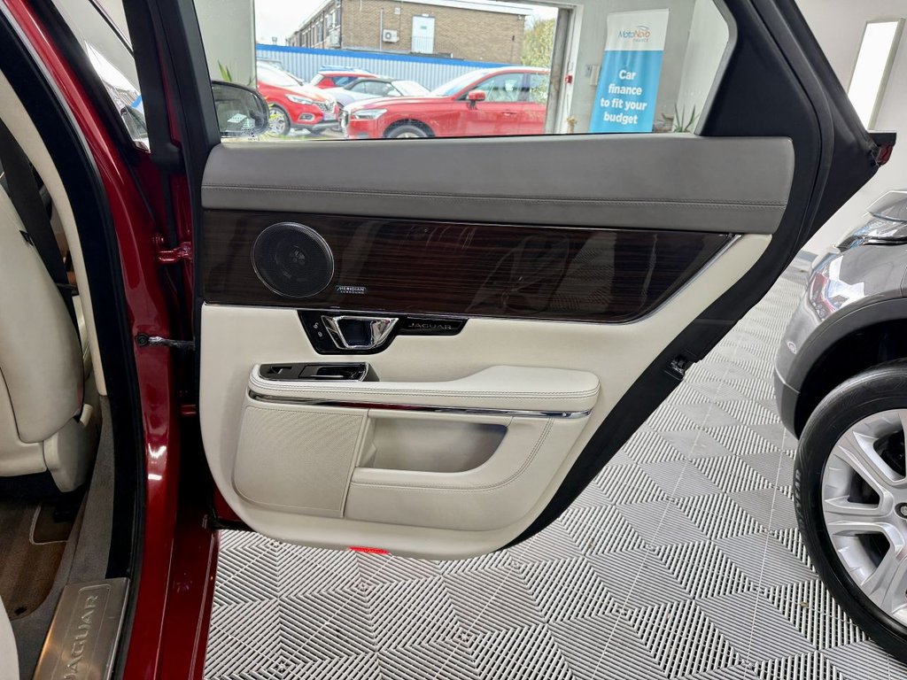 Used Jaguar XJ 2014 for sale - 76535979: Photo 24