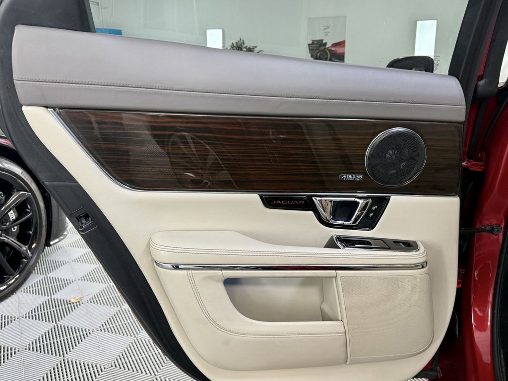 Used Jaguar XJ 2014 for sale - 76535979: Photo 29