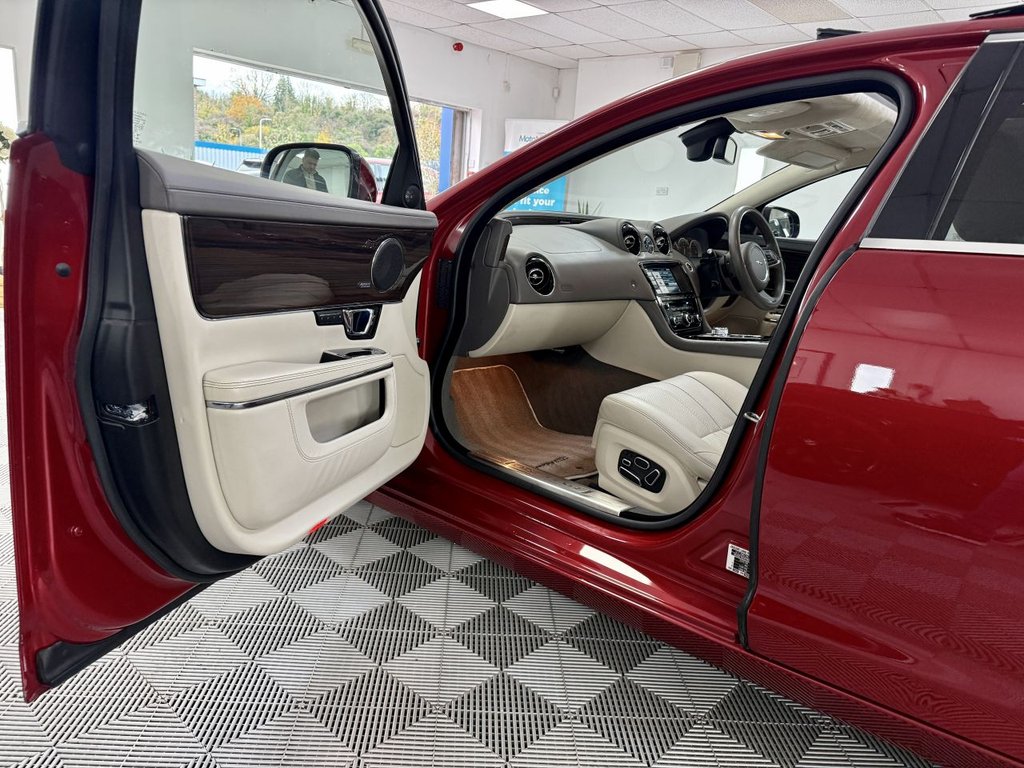 Used Jaguar XJ 2014 for sale - 76535979: Photo 31