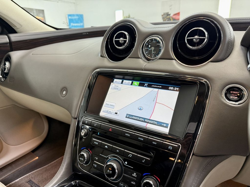 Used Jaguar XJ 2014 for sale - 76535979: Photo 40