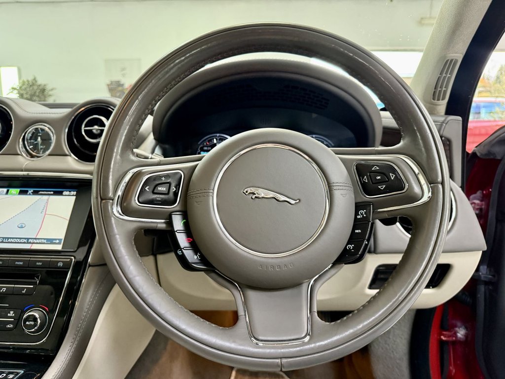 Used Jaguar XJ 2014 for sale - 76535979: Photo 41