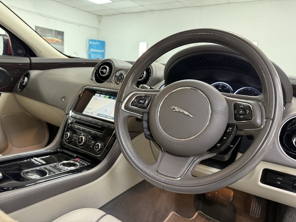 Used Jaguar XJ 2014 for sale - 76535979: Photo 42