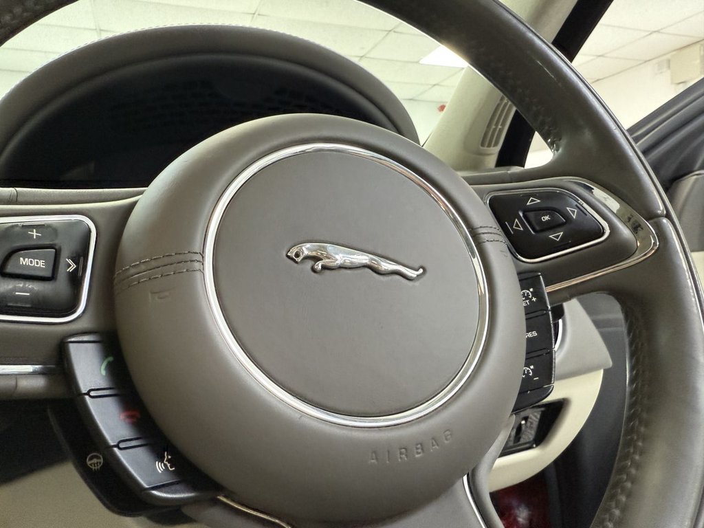 Used Jaguar XJ 2014 for sale - 76535979: Photo 43