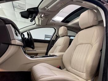 Used Jaguar XF 2017 for sale - 77056334: Photo