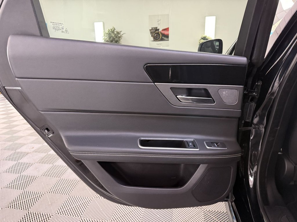 Used Jaguar XF 2016 for sale - 76724608: Photo 21
