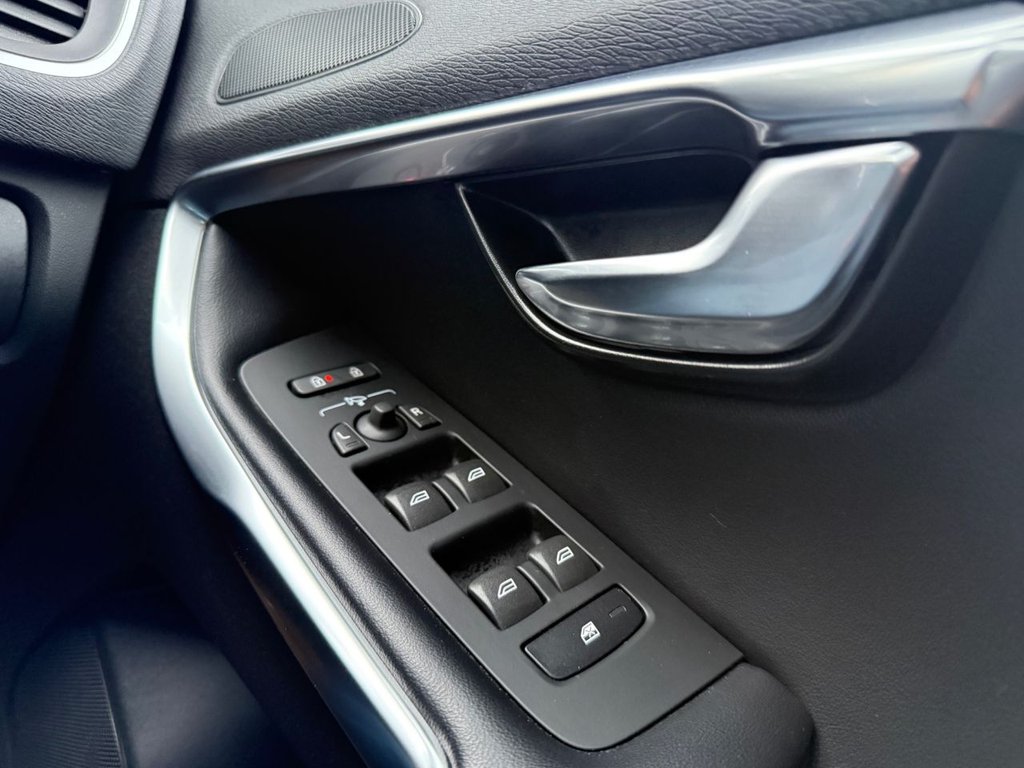 Used Volvo V40 2017 for sale - 76451951: Photo 16