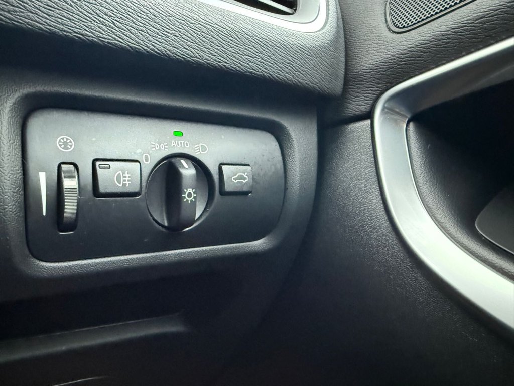 Used Volvo V40 2017 for sale - 76451951: Photo 17