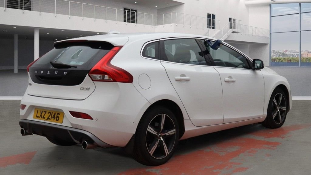 Used Volvo V40 2017 for sale - 76451951: Photo 2
