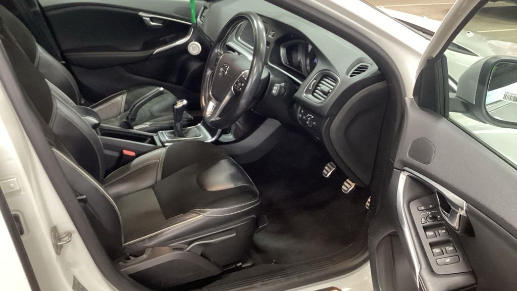 Used Volvo V40 2017 for sale - 76451951: Photo 3