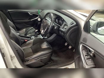 Used Volvo V40 2017 for sale - 76451951: Photo