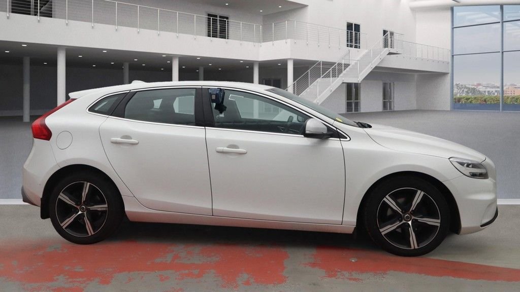 Used Volvo V40 2017 for sale - 76451951: Photo 4