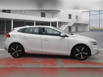 Used Volvo V40 2017 for sale - 76451951: Photo