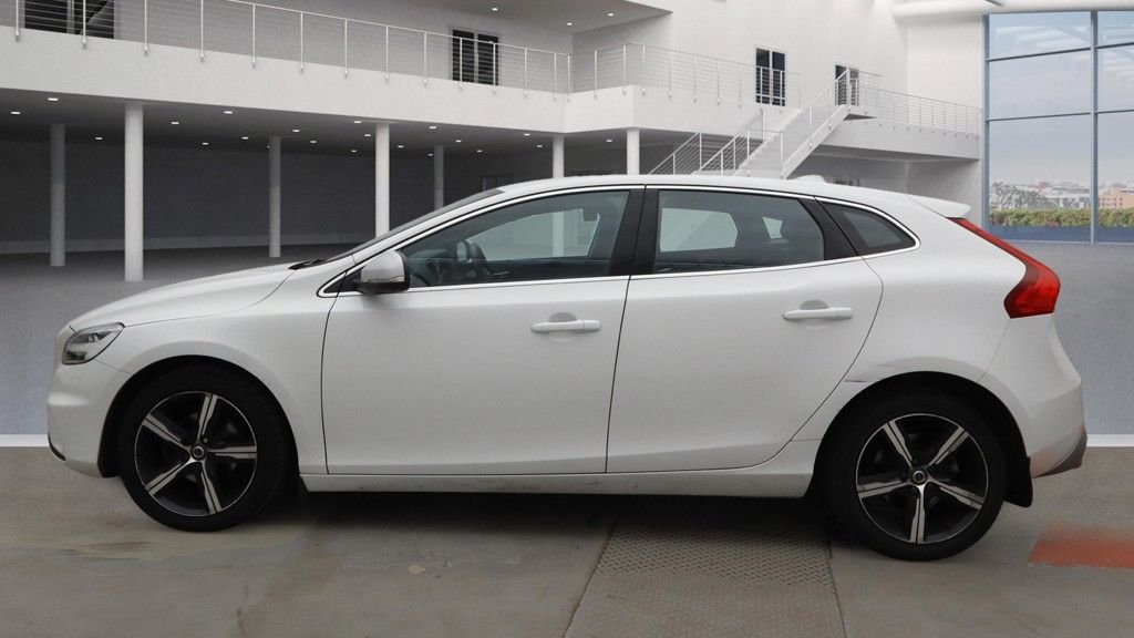 Used Volvo V40 2017 for sale - 76451951: Photo 5