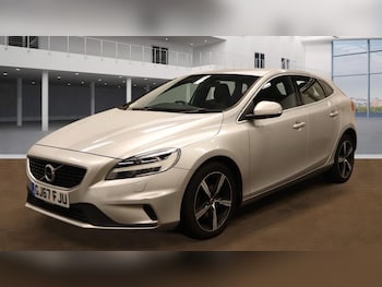 Used Volvo V40 2017 for sale - 76451939: Photo