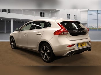 Used Volvo V40 2017 for sale - 76451939: Photo