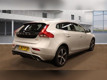 Used Volvo V40 2017 for sale - 76451939: Photo