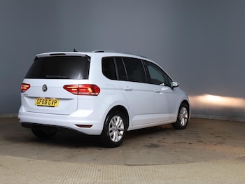 Used Volkswagen Touran 2018 for sale - 76451966: Photo