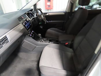 Used Volkswagen Touran 2018 for sale - 76451966: Photo