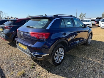 Used Volkswagen T-Roc 2018 for sale - 77905452: Photo