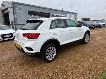 Used Volkswagen T-Roc 2018 for sale - 76451948: Photo