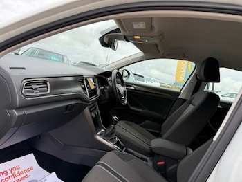 Used Volkswagen T-Roc 2018 for sale - 76451948: Photo