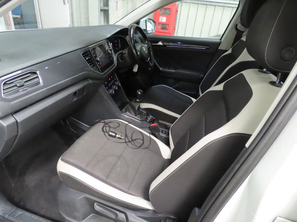 Used Volkswagen T-Roc 2018 for sale - 76632378: Photo 4