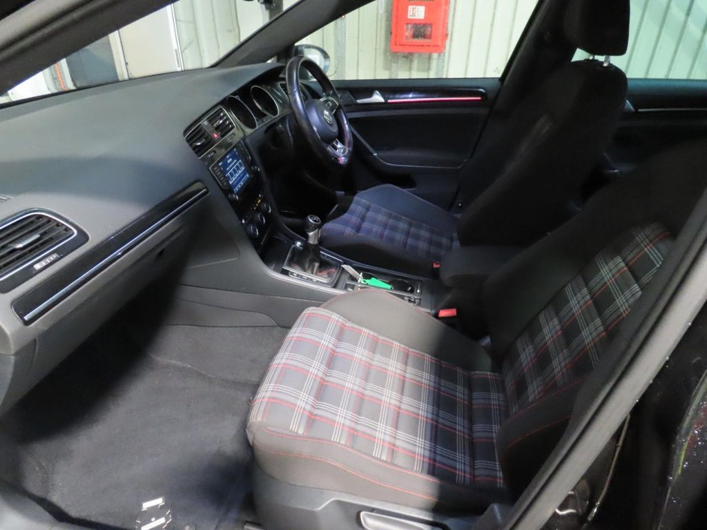 Used Volkswagen Golf 2017 for sale - 77328354: Photo 4