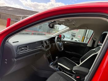 Used Volkswagen T-Roc 2019 for sale - 79856932: Photo