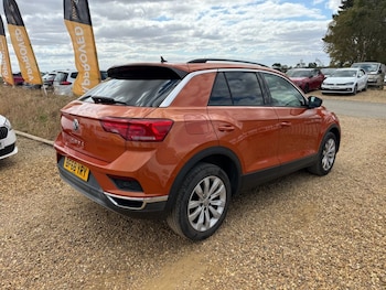 Used Volkswagen T-Roc 2018 for sale - 79442746: Photo