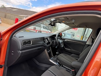 Used Volkswagen T-Roc 2018 for sale - 79442746: Photo
