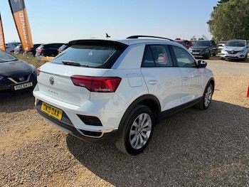 Used Volkswagen T-Roc 2019 for sale - 79155255: Photo