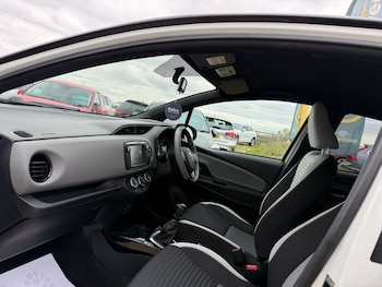 Used Toyota Yaris 2017 for sale - 76451965: Photo